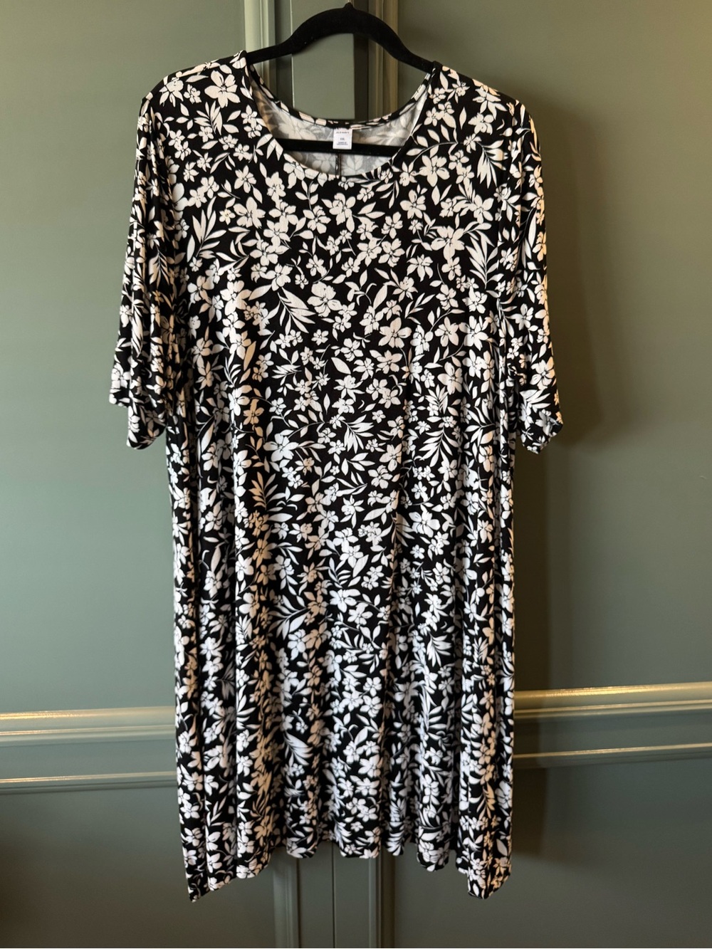 Old Navy Black & White Floral Midi Dress